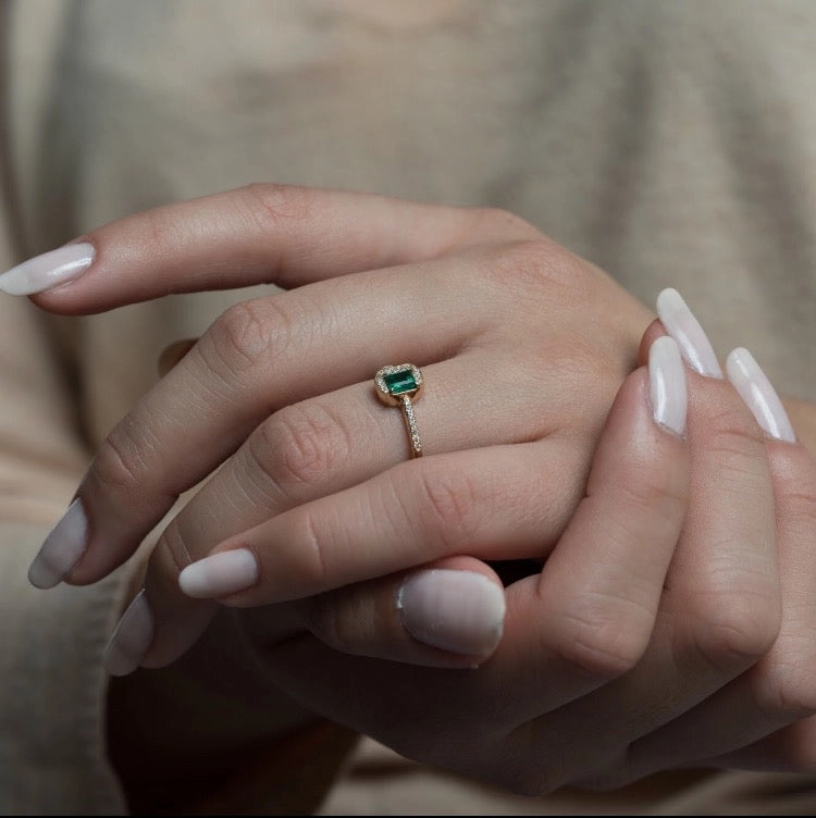 14k Gold Diamond Emerald Ring