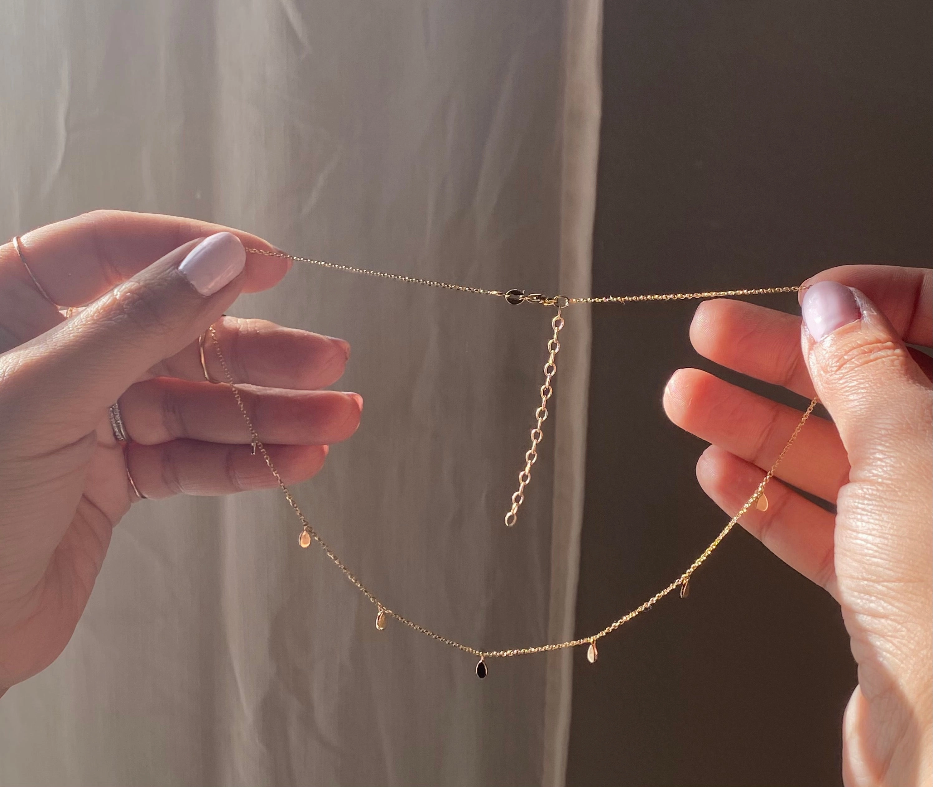 Amy's 14k Gold Tear Drop Dangling Necklace