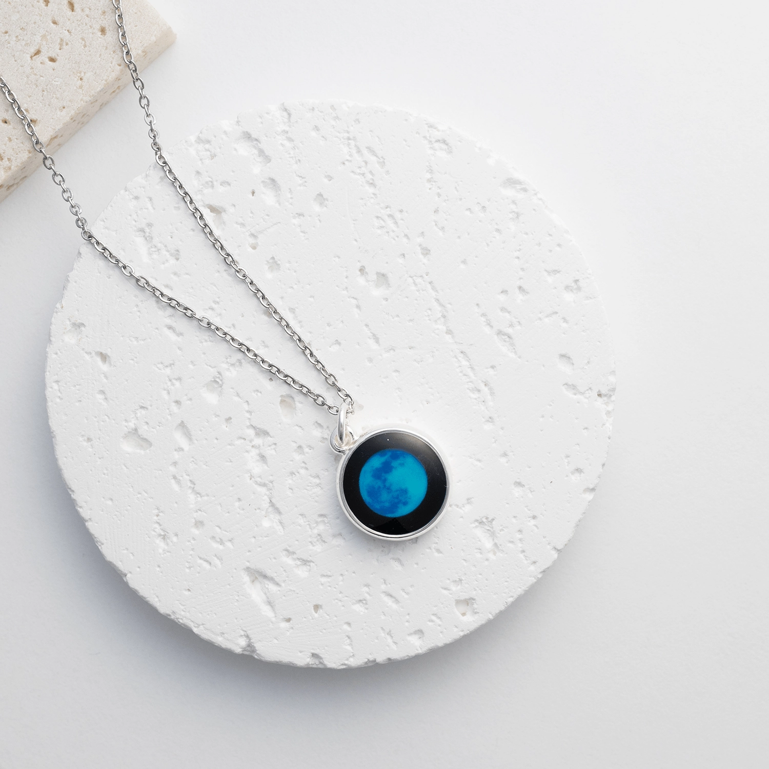 Class of 2025 Charmed Simplicity Necklace