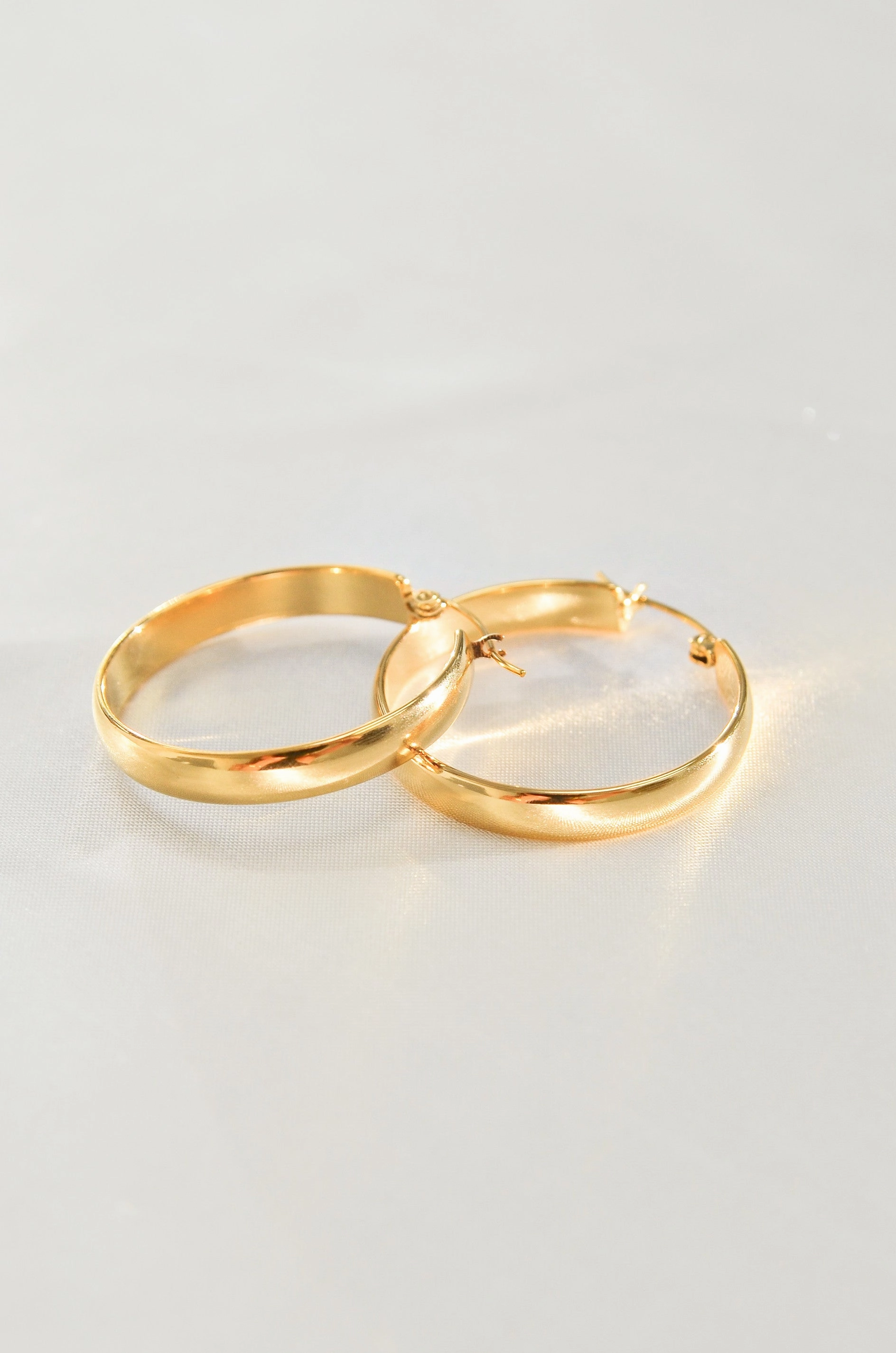 CLASSIC WATERPROOF HOOP EARRINGS