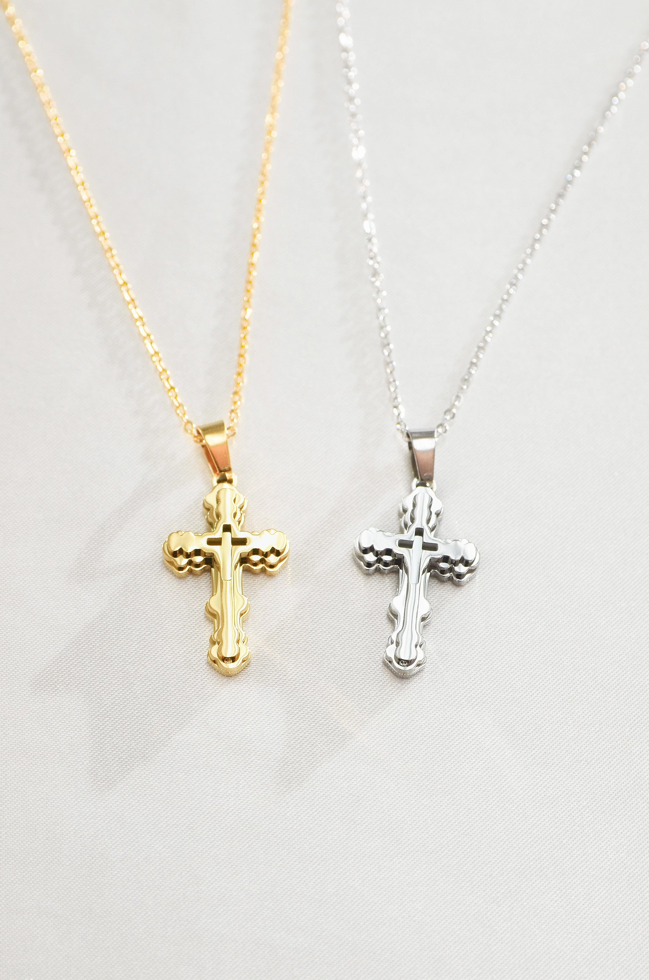 DAINTY CROSS PENDANT NECKLACE