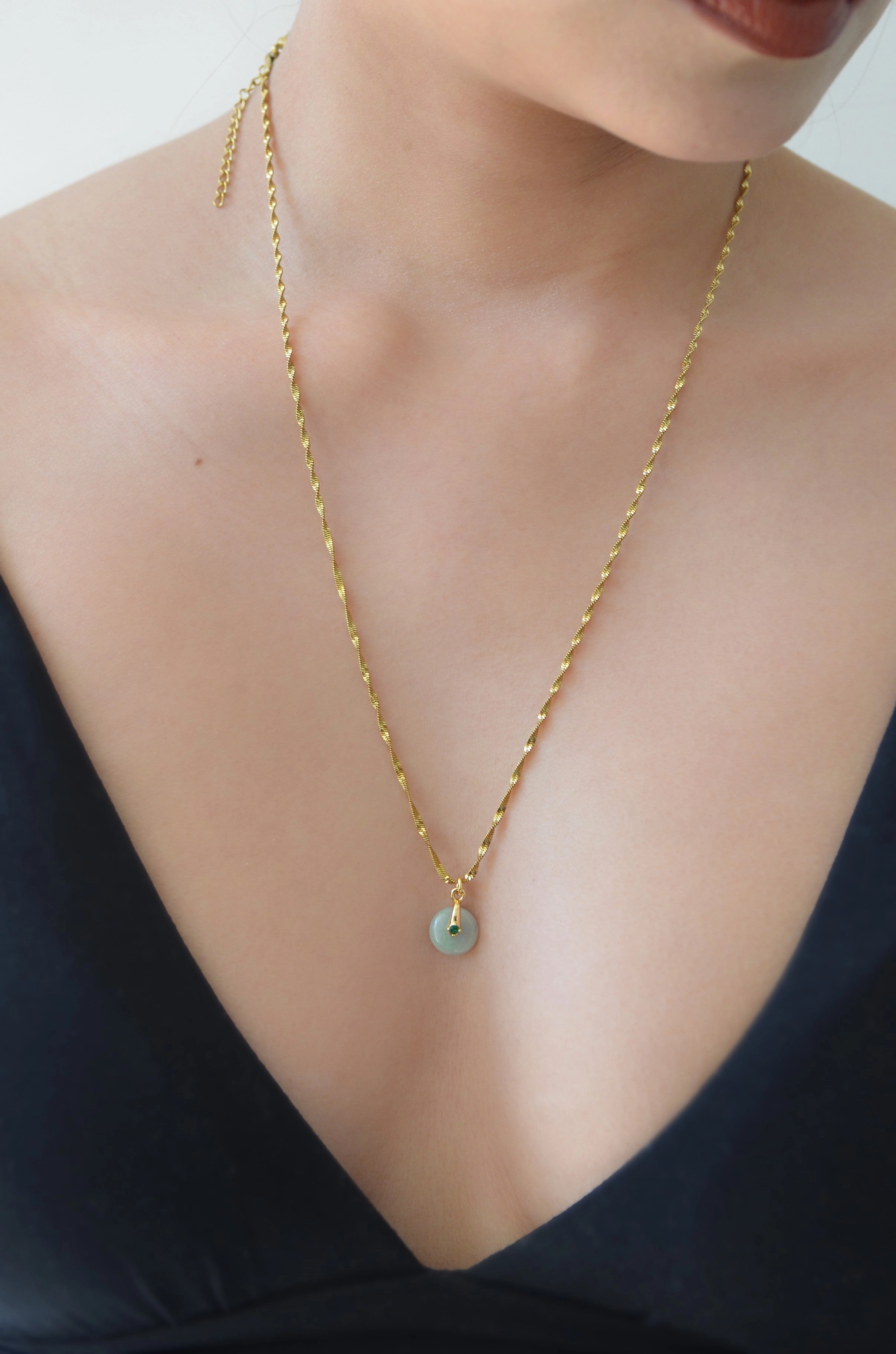 DAINTY EMERALD JADE NECKLACE