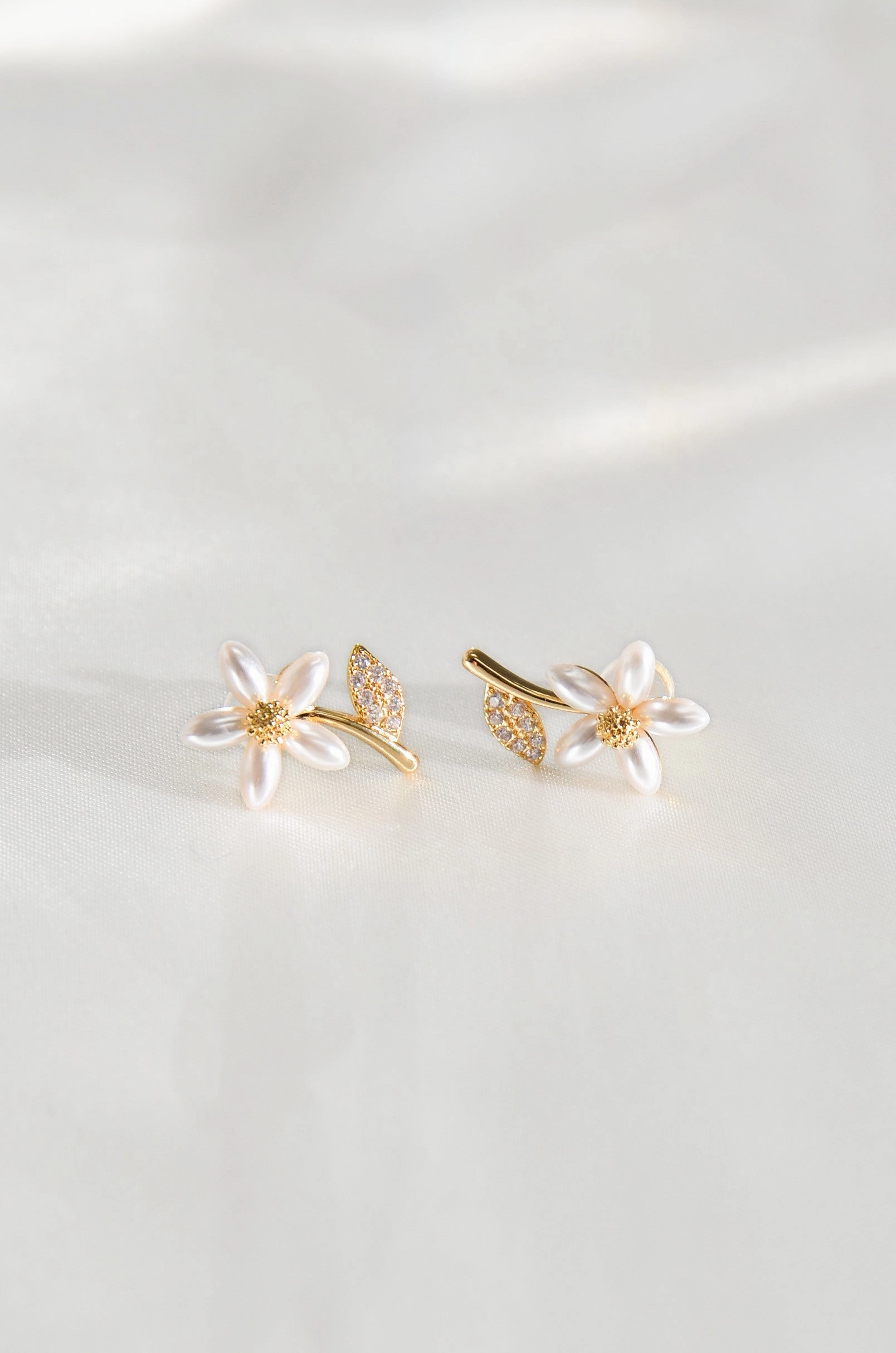 DAINTY WHITE SAMPAGUITA EARRINGS