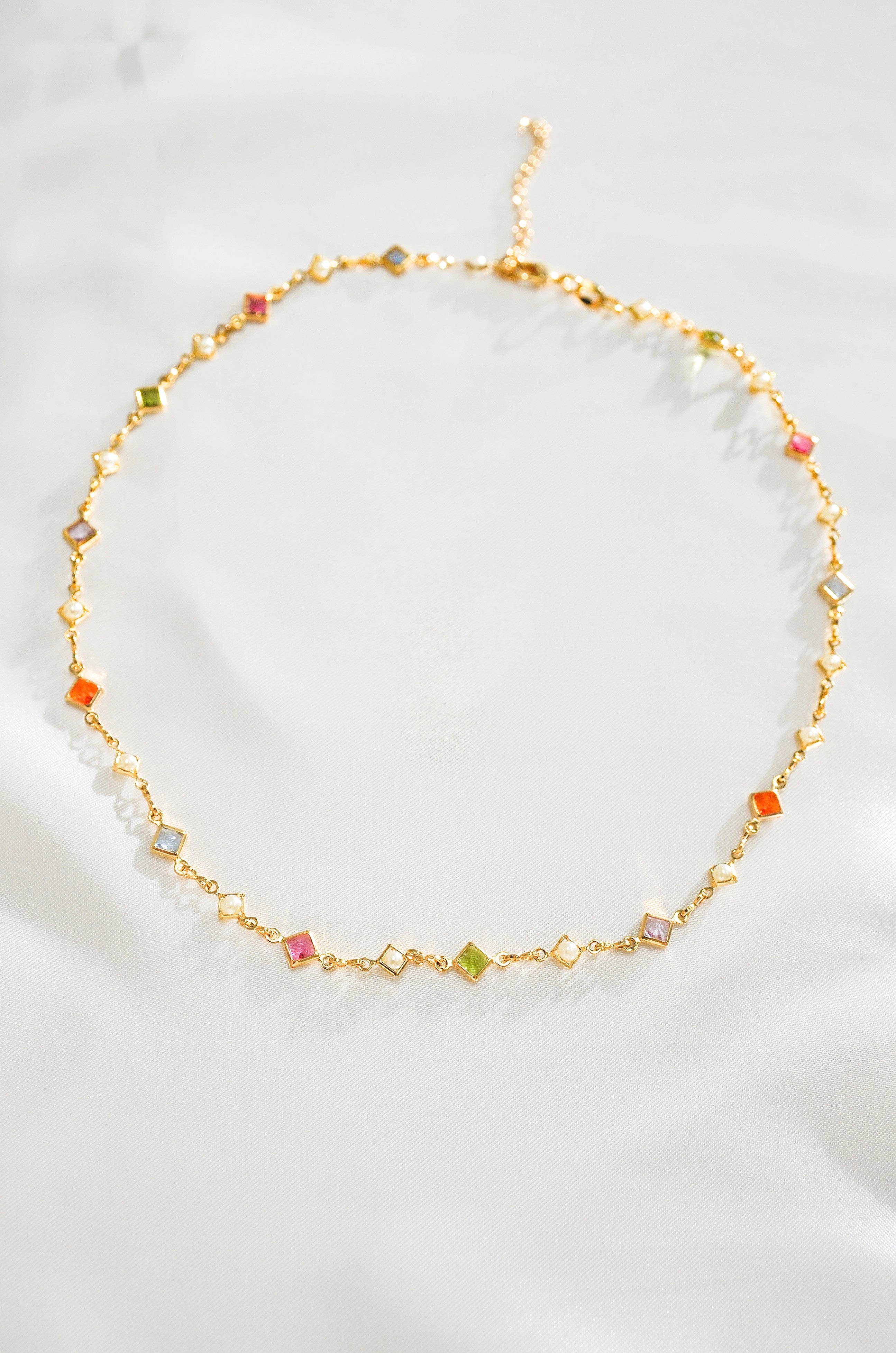 HALO HALO CRYSTAL PEARL NECKLACE