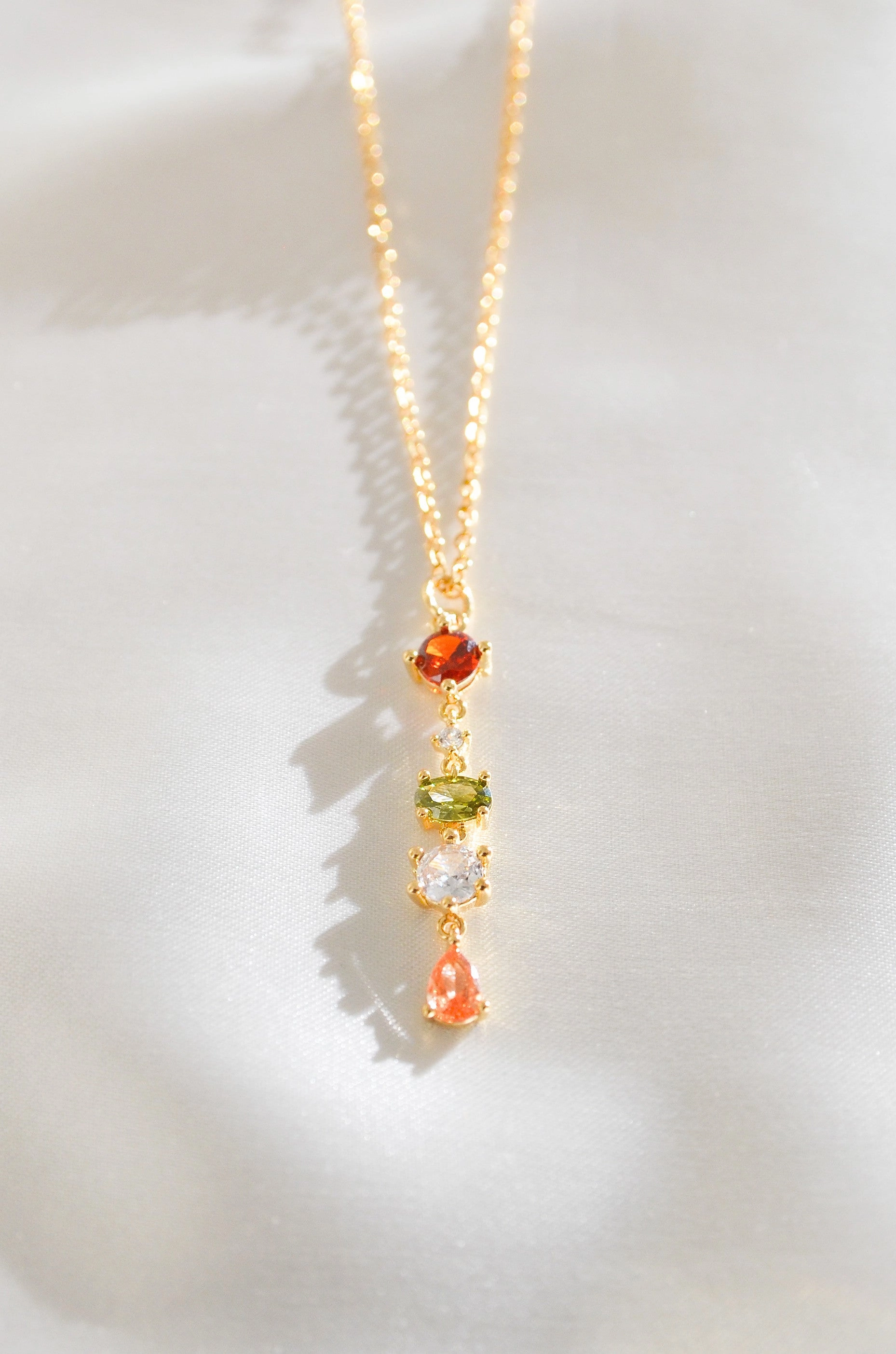 HALO HALO CRYSTAL PENDANT NECKLACE