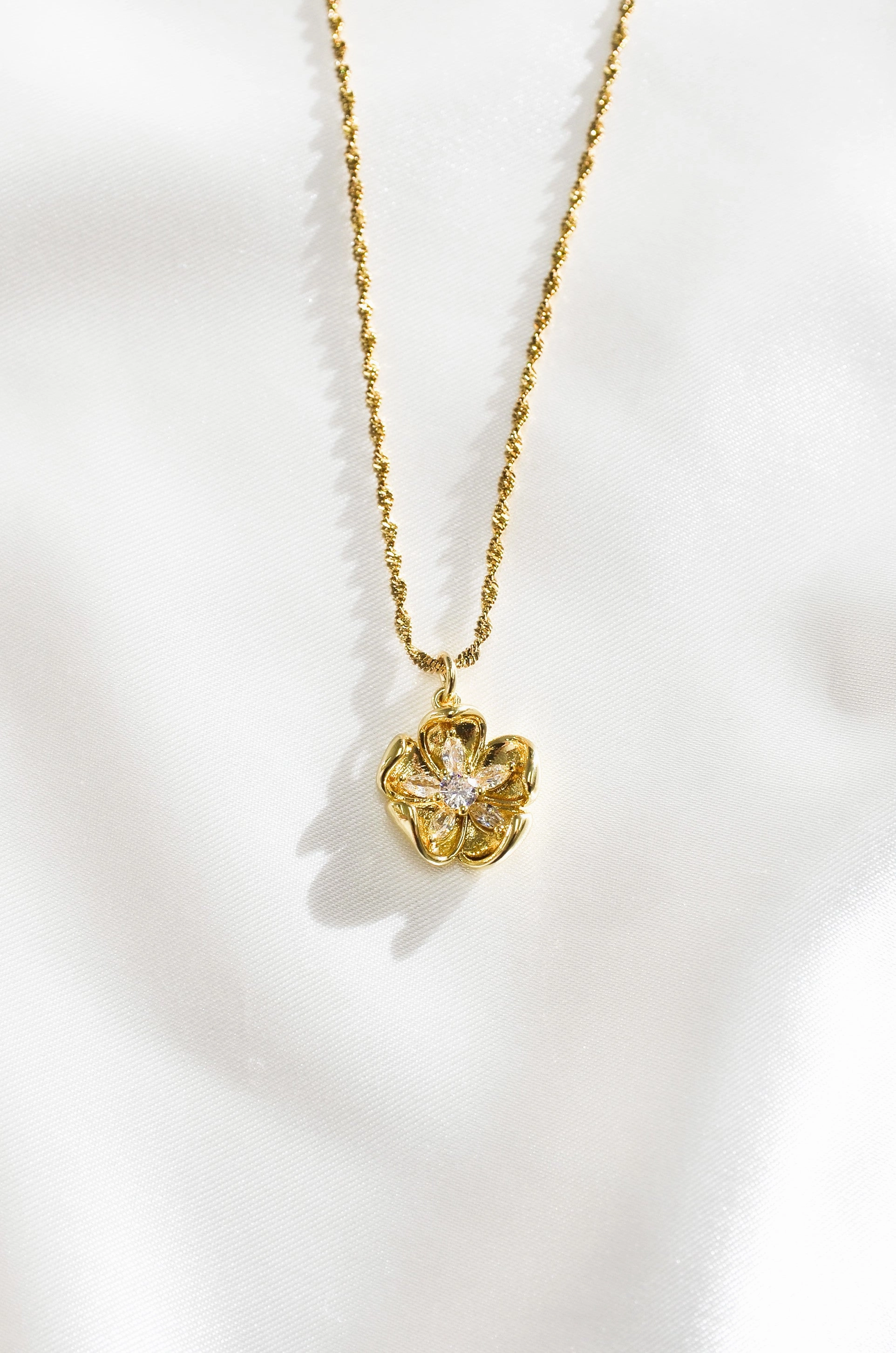 HIBISCUS FLOWER NECKLACE