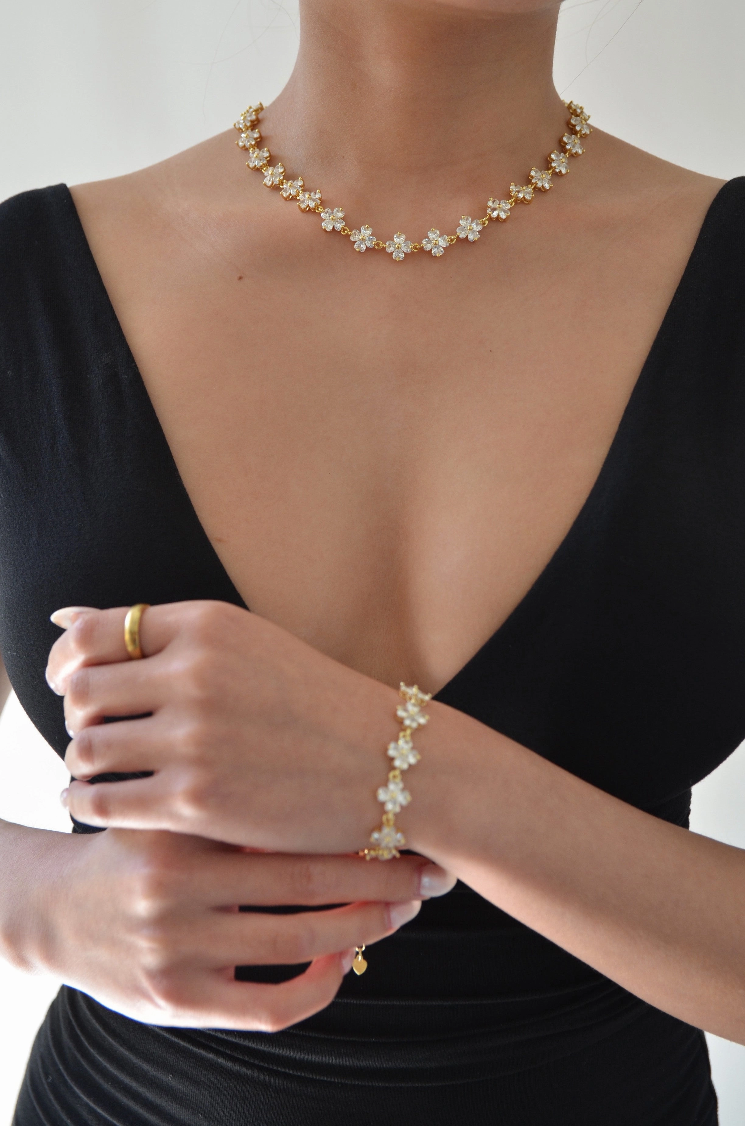 LUCKY CLOVER NECKLACE ( LIMITED TIME ONLY)