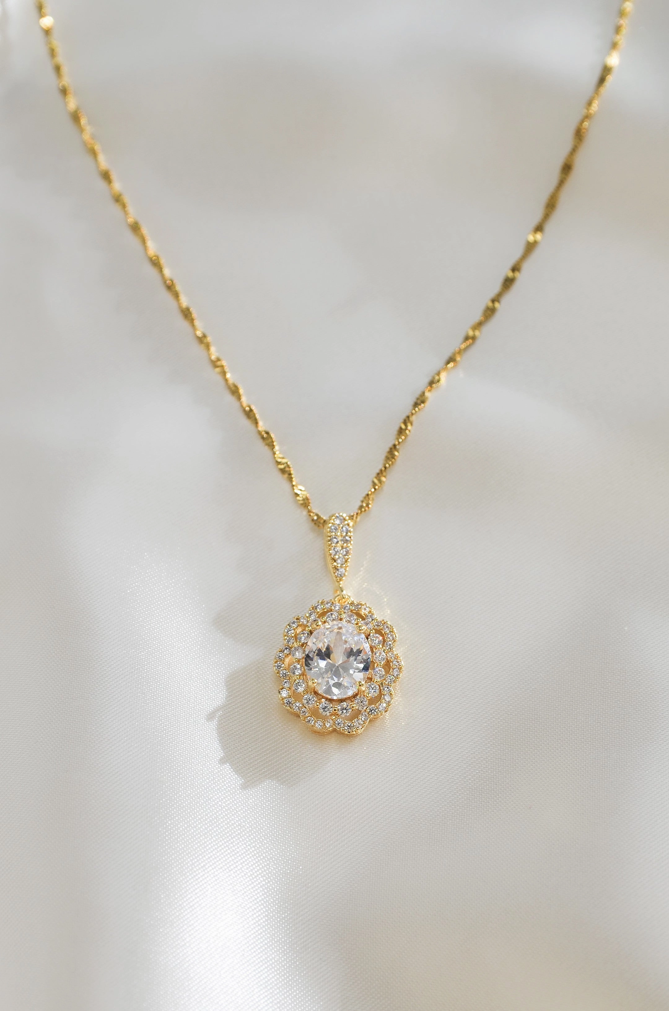 MARIA CLARA DIAMOND FLOWER NECKLACE