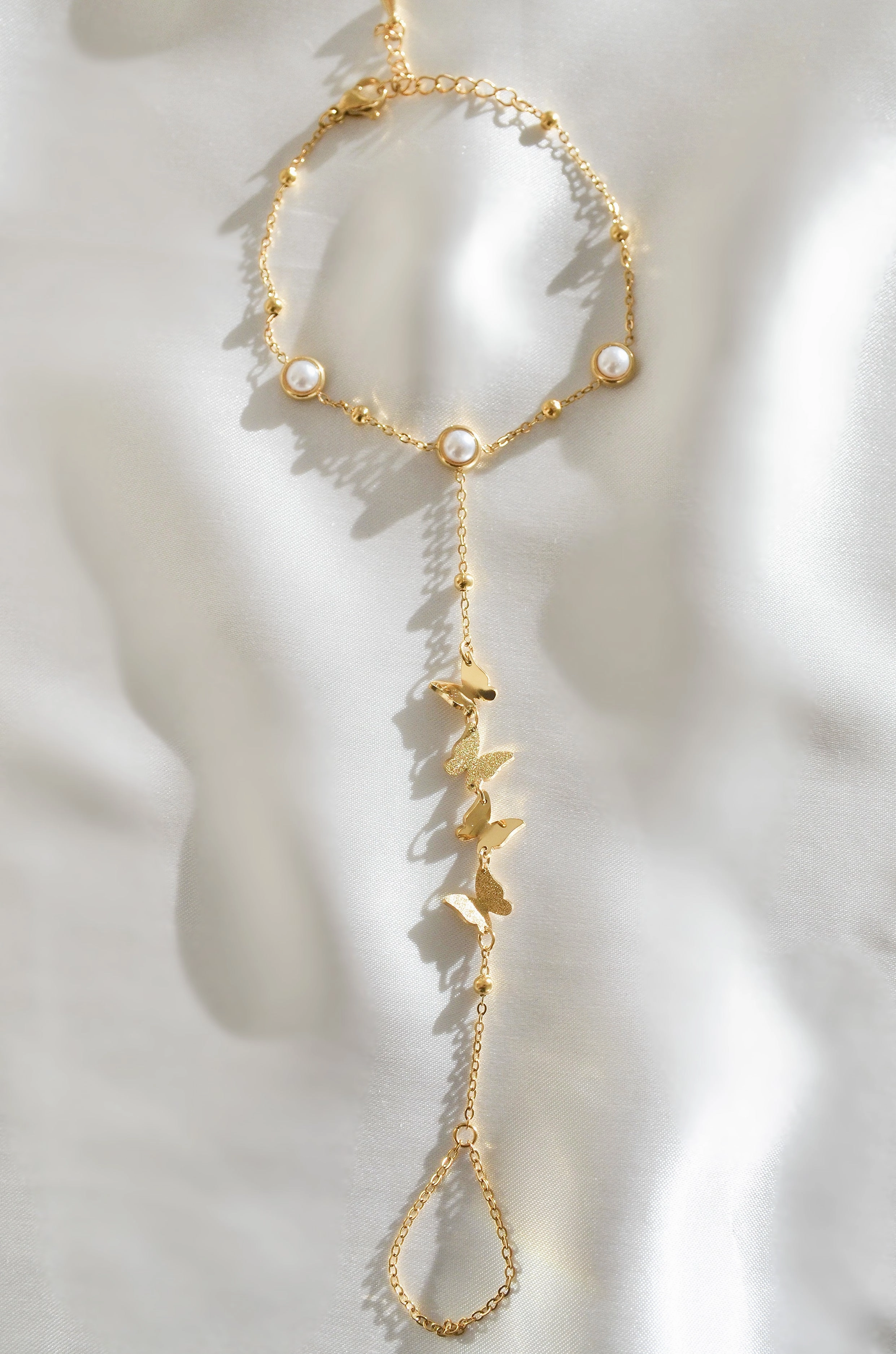 PARUPARO PEARL BUTTERFLY HAND CHAIN