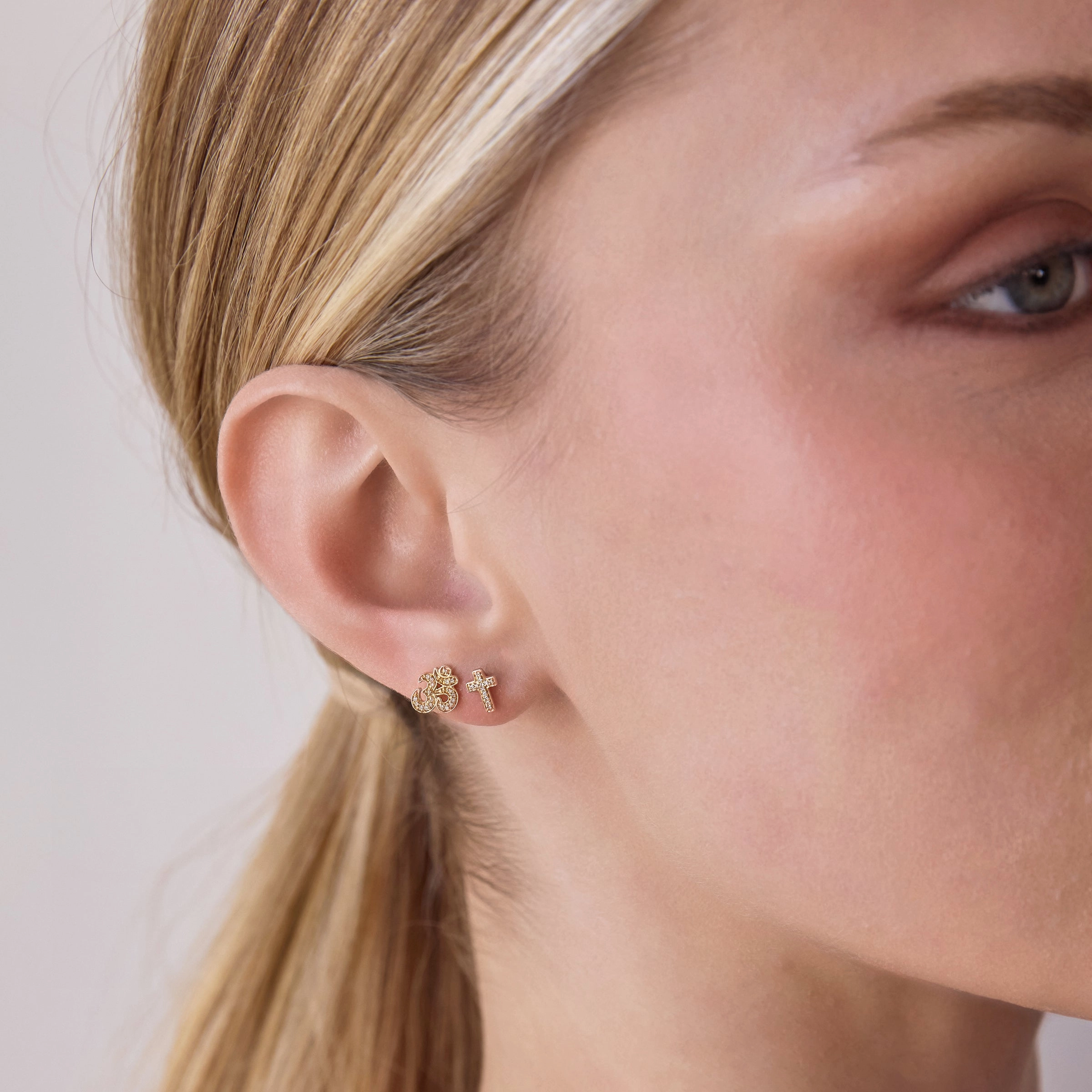 Pav Charm Stud - Cross