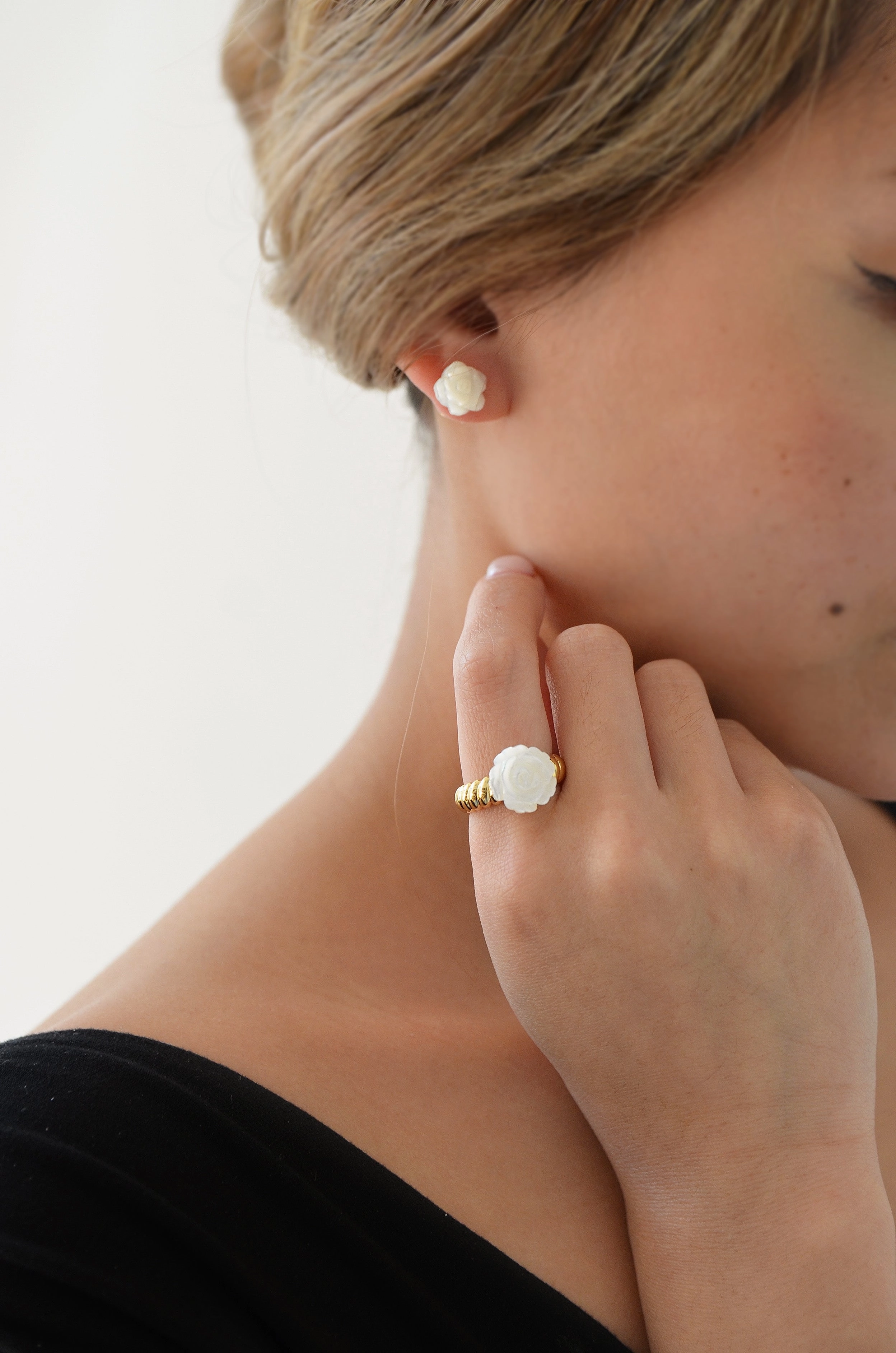 PEARL ROSE EARRINGS