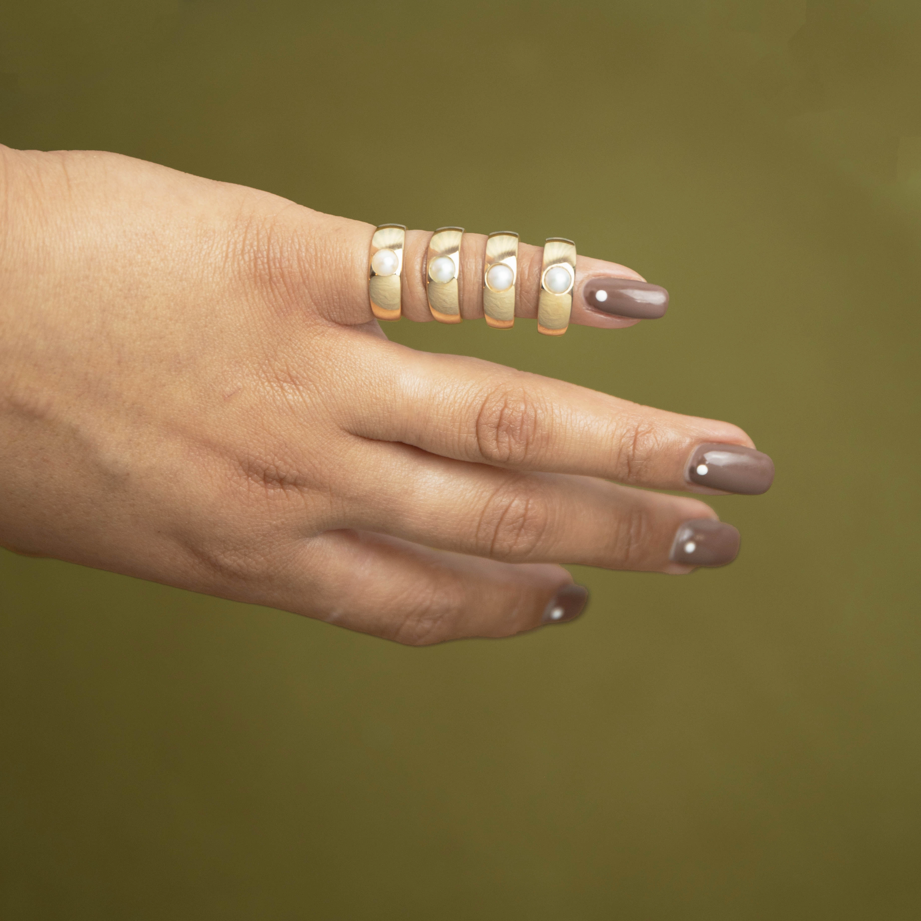 Perla Pinky Ring