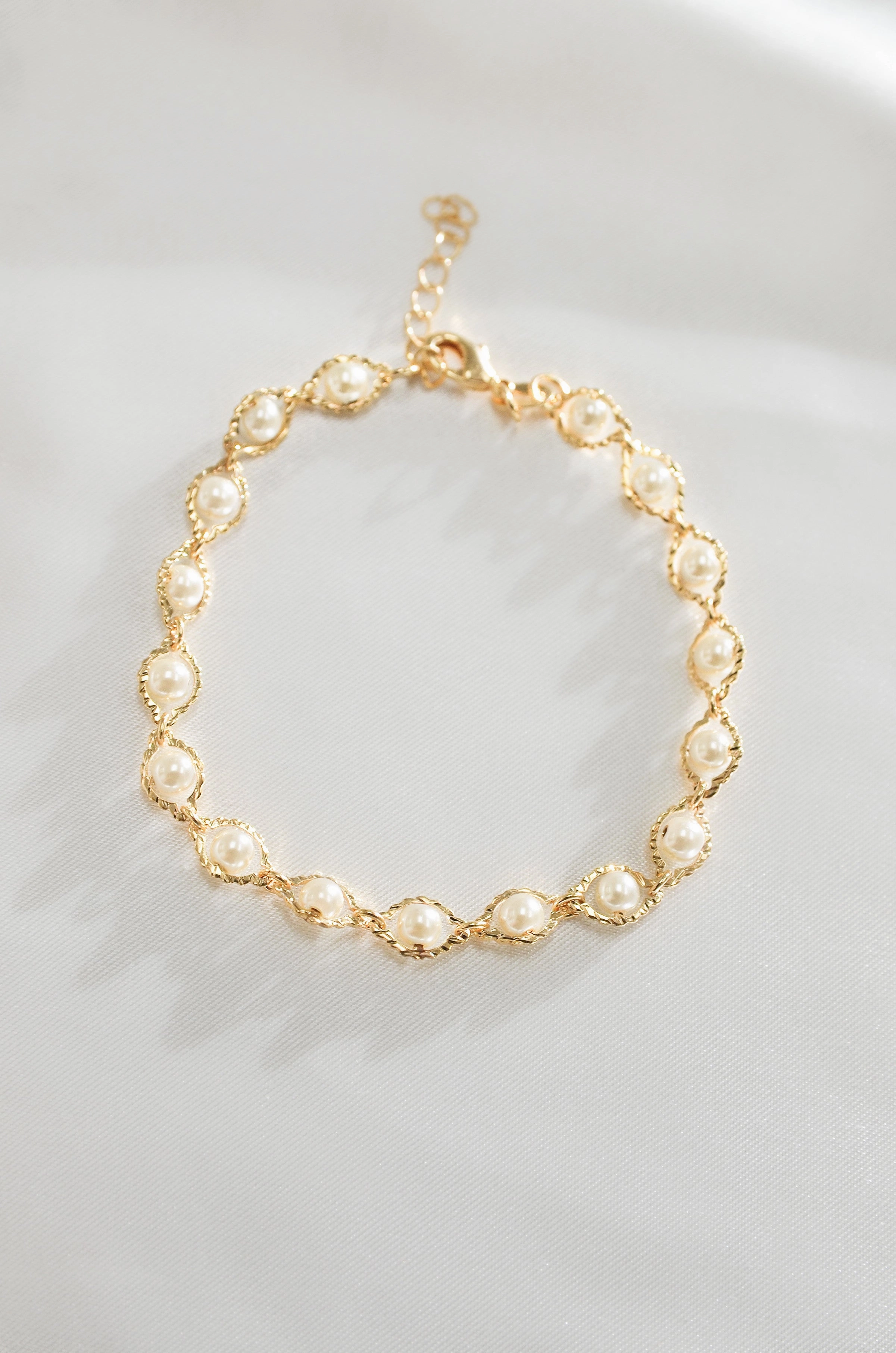 PROTECTION PEARL BRACELET