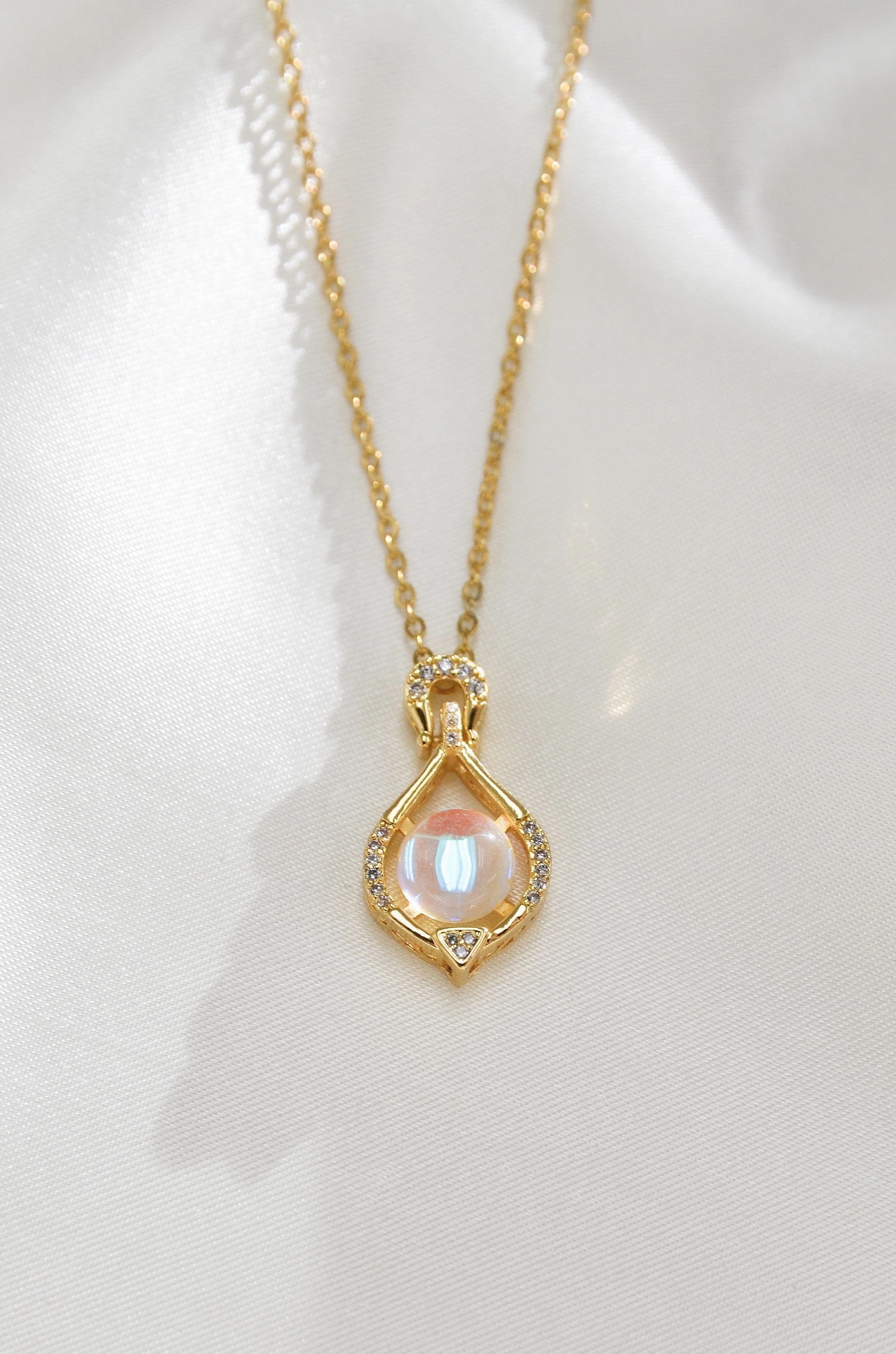 SIRENA LOVE SPELL MOONSTONE NECKLACE