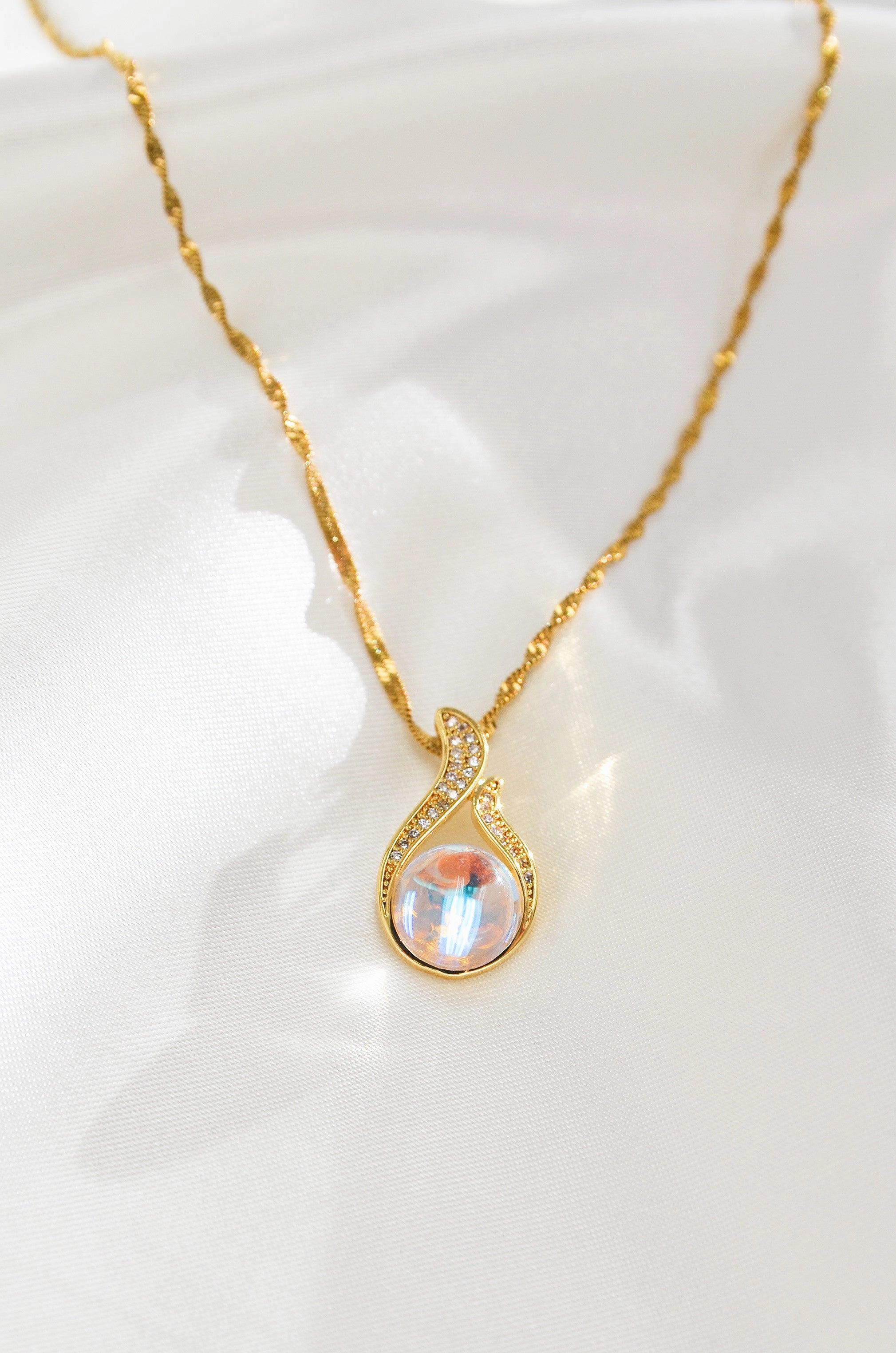 SIRENA LOVE SPELL MOONSTONE NECKLACE